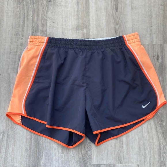 Nike Wmns Dri-Fit Running Shorts size L - Picture 1 of 8